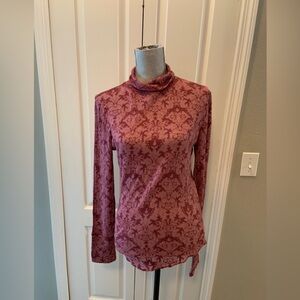 Free people ladies thin turtle neck top size large maroon